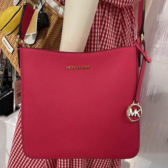 Michael Kors Jet Set Travel Small Messenger Crossbody Bag
Electric Pink 
NWT - Picture 13 of 16